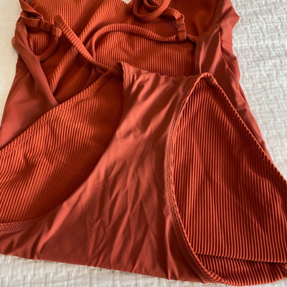 Lululemon Woman’s One Piece Swimsuit, Small, Color Cayenne - Picture 13 of 16